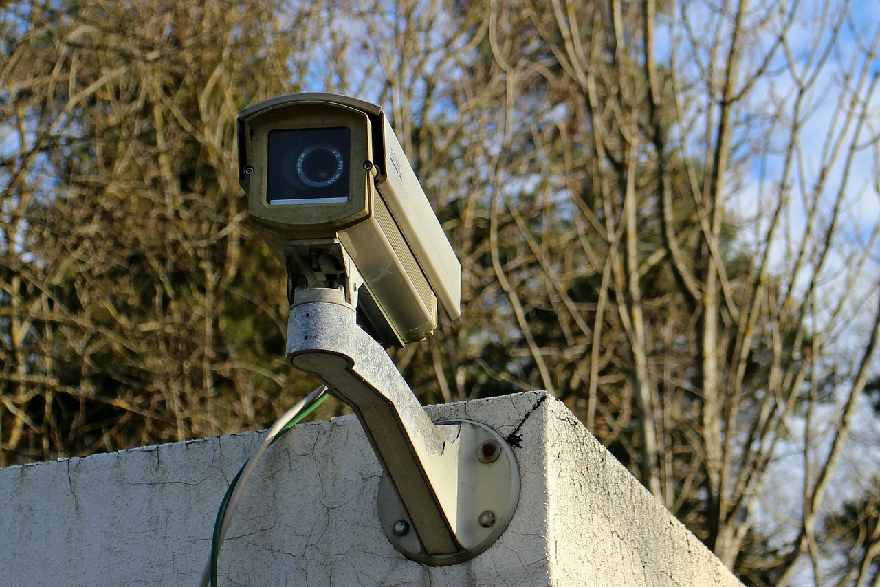 Guide d'achat : comment choisir son kit de vidéosurveillance à Madagascar ? surveillance camera, security, camera, monitoring, watch, control, video surveillance, protection, supervision, secure